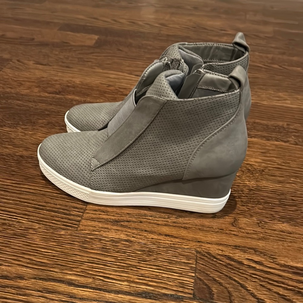 Catherine Malandrino Wedge Sneakers - Gray - size 7.5